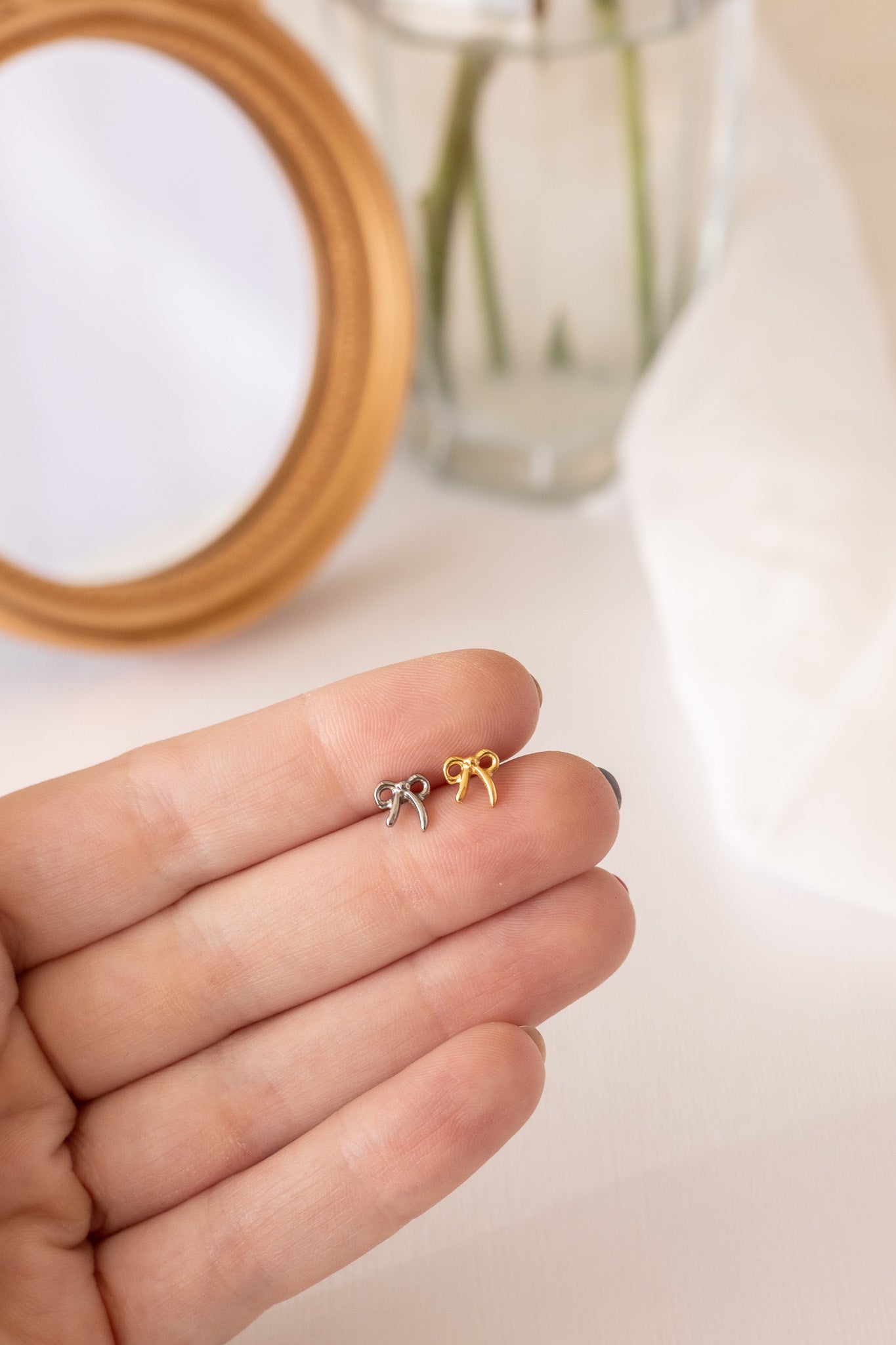 Bow Flat Back Stud 2.0